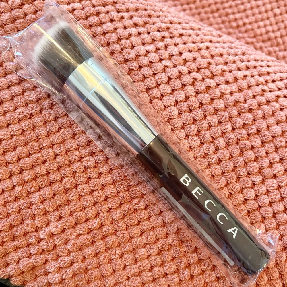 ๐ ะะตััะฐ Makeup Foundation Polishing Brush New In Package